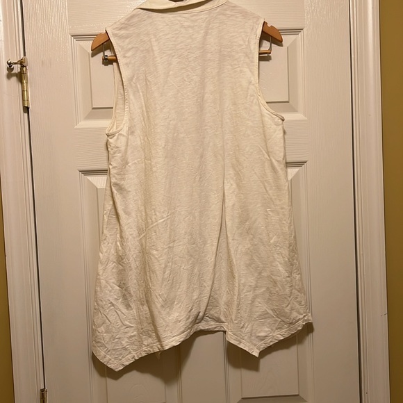 Soft Surroundings XL off white, button down asymmetrical sleeveless top. - Picture 4 of 4